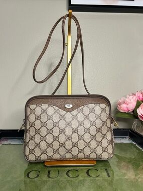 Vintage Gucci GG Supreme Canvas Shoulder Bag Brown Monogram 97.02.068